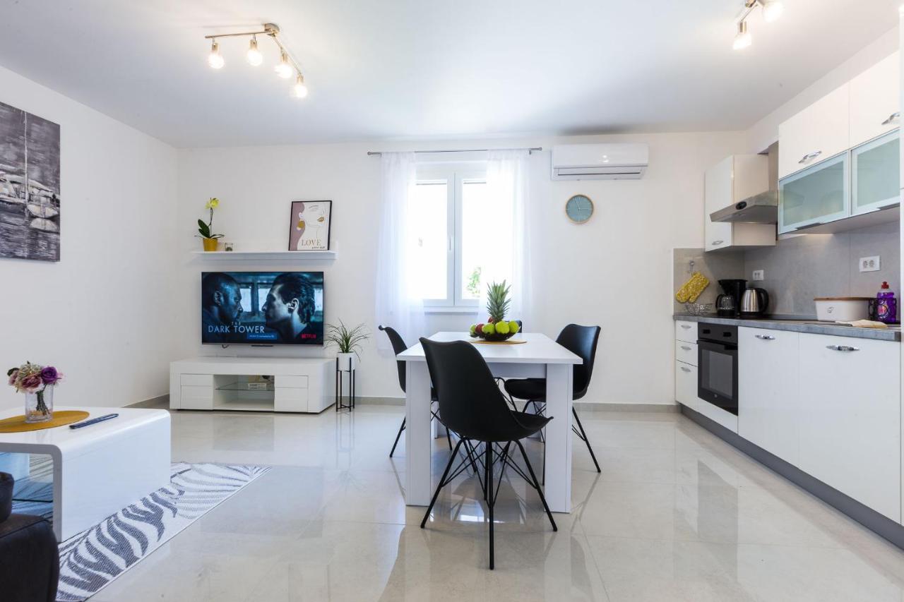 Petra Modern Apartment With Free Parking And Bbq Zadar Exterior foto