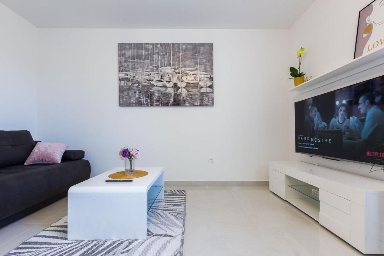 Petra Modern Apartment With Free Parking And Bbq Zadar Exterior foto