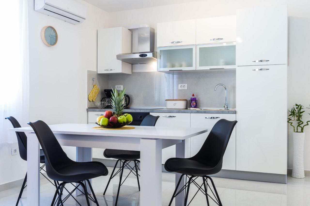 Petra Modern Apartment With Free Parking And Bbq Zadar Exterior foto