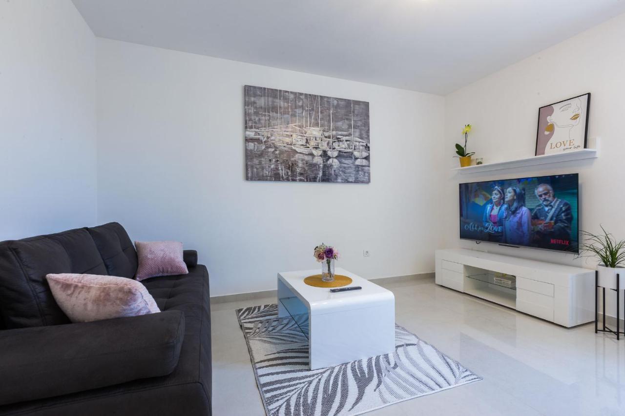 Petra Modern Apartment With Free Parking And Bbq Zadar Exterior foto