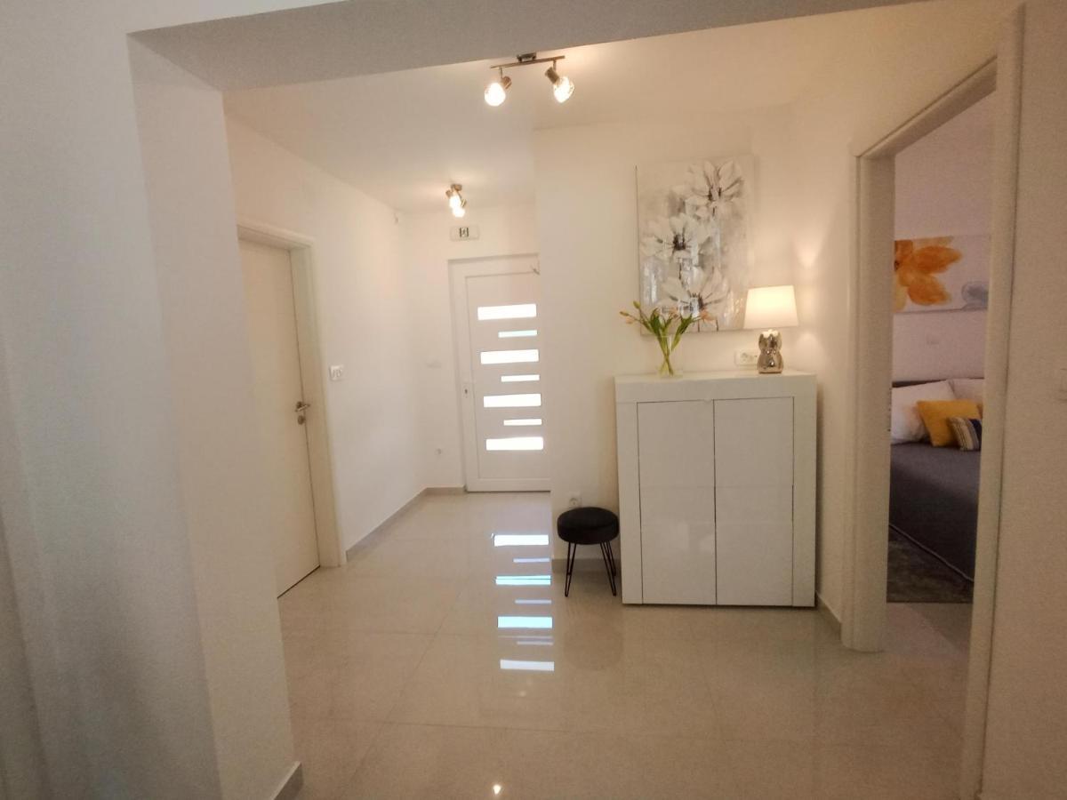 Petra Modern Apartment With Free Parking And Bbq Zadar Exterior foto